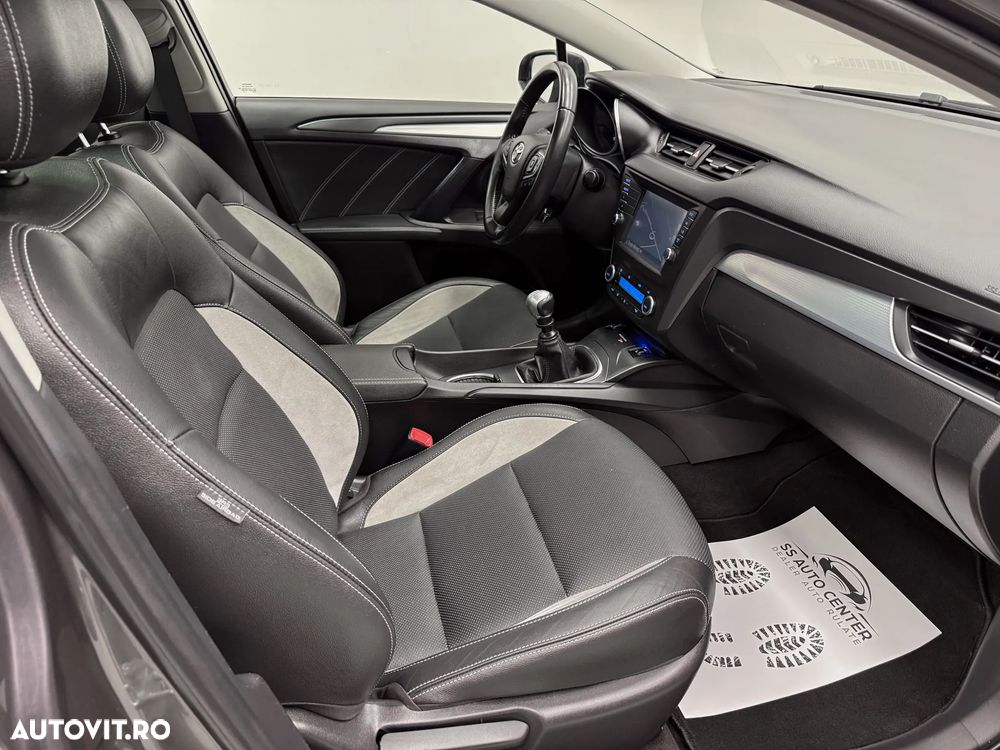 Toyota Avensis 2.0 D-4D Executive - 14