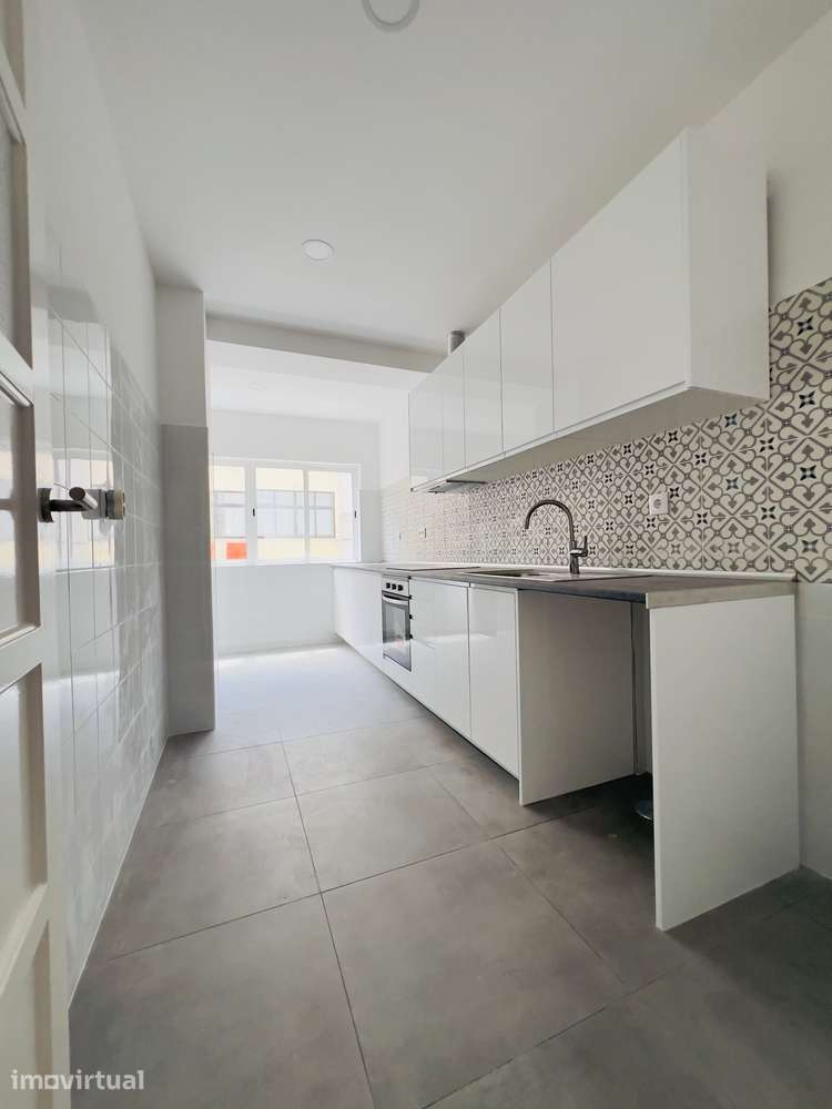 Apartamento T2 Remodelado com Excelente Luz Natural | Olival de Basto - Grande imagem: 4/16