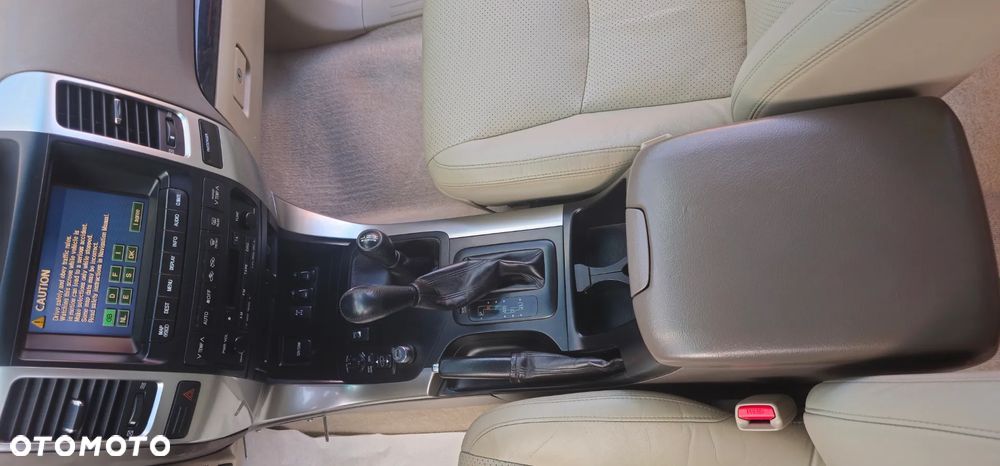 Toyota Land Cruiser - 22