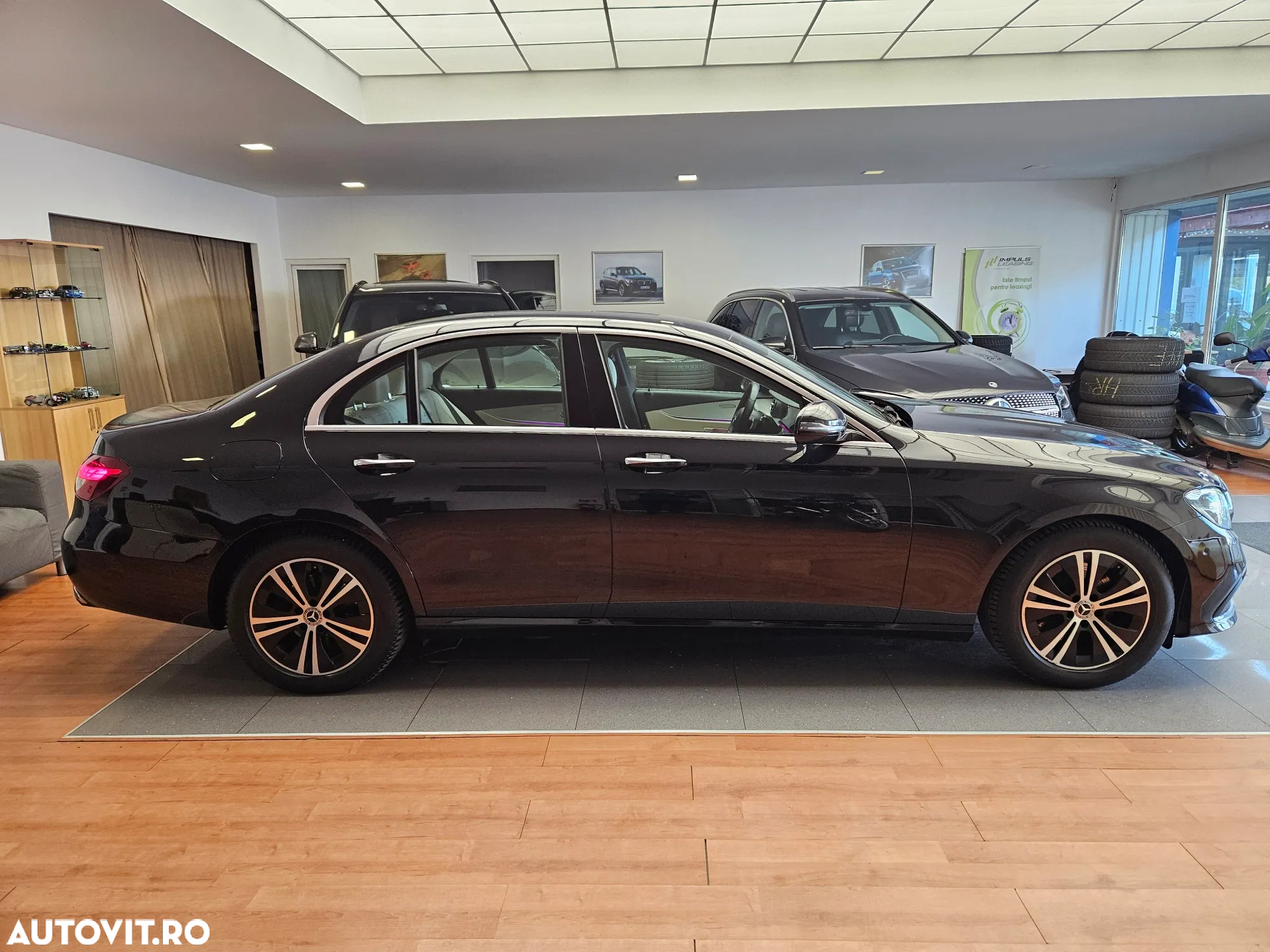 Mercedes-Benz E 220 d 4Matic 9G-TRONIC Avantgarde - 4