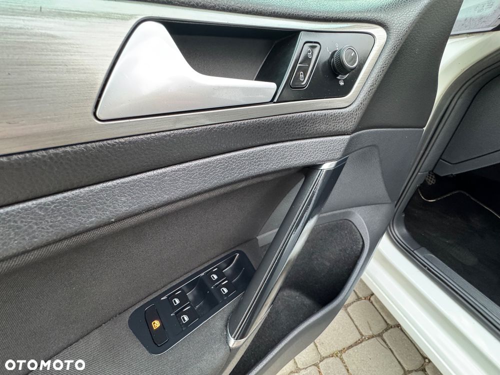 Volkswagen Golf - 18