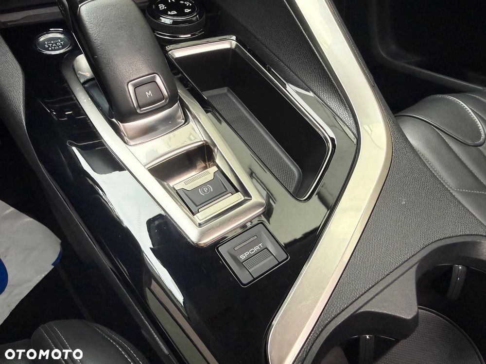 Peugeot 3008 1.6 PureTech GPF GT Line S&S EAT8 - 21