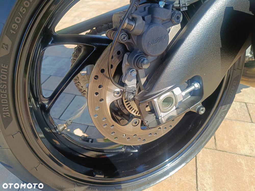 Suzuki GSX 1000 - 25