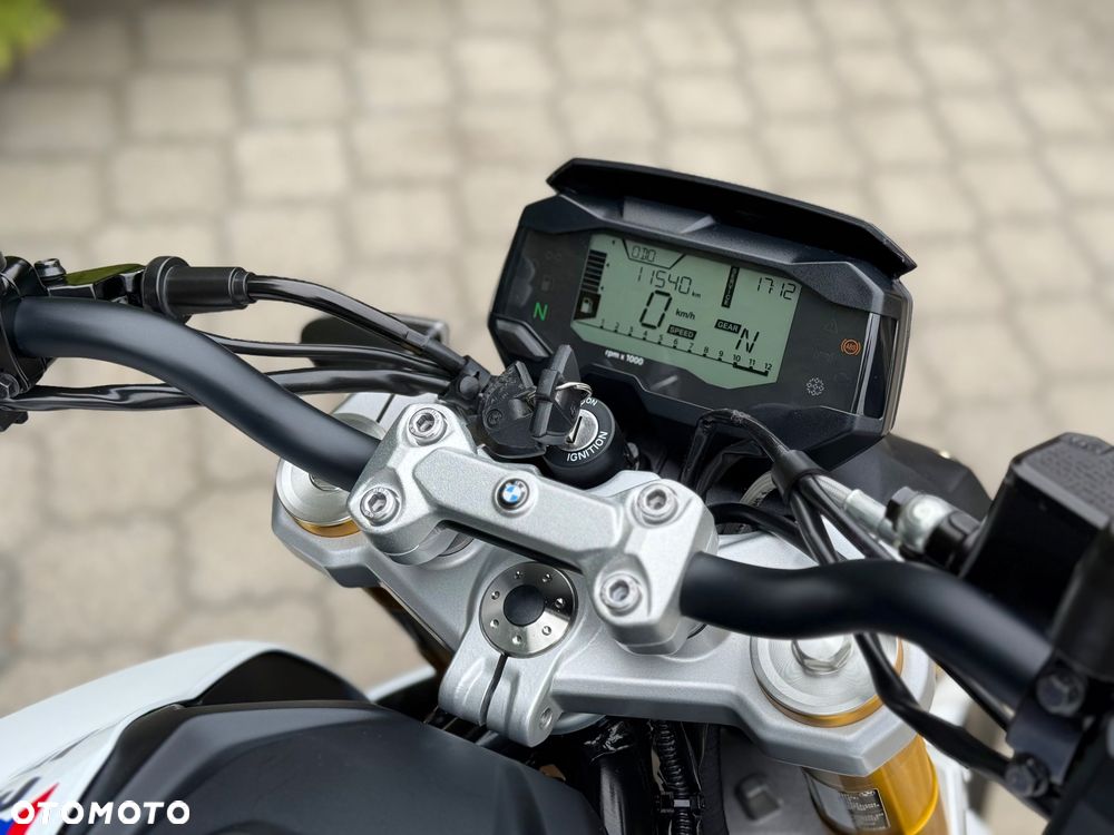 BMW G - 22