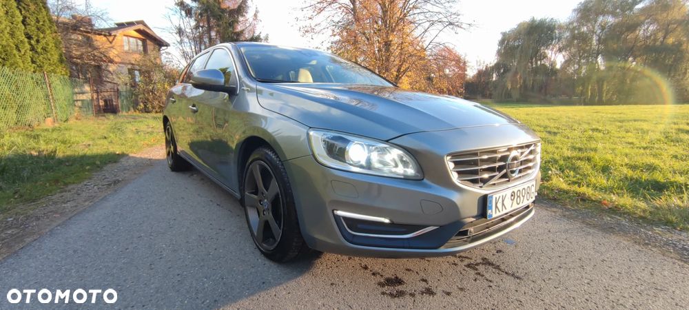 Volvo V60 D6 AWD Plug-in Hybrid Summum - 9