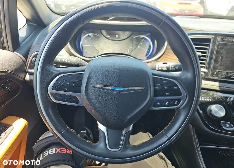 Chrysler Pacifica - 8