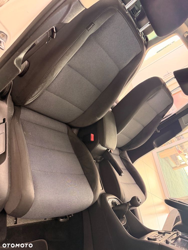 Volkswagen Golf - 24