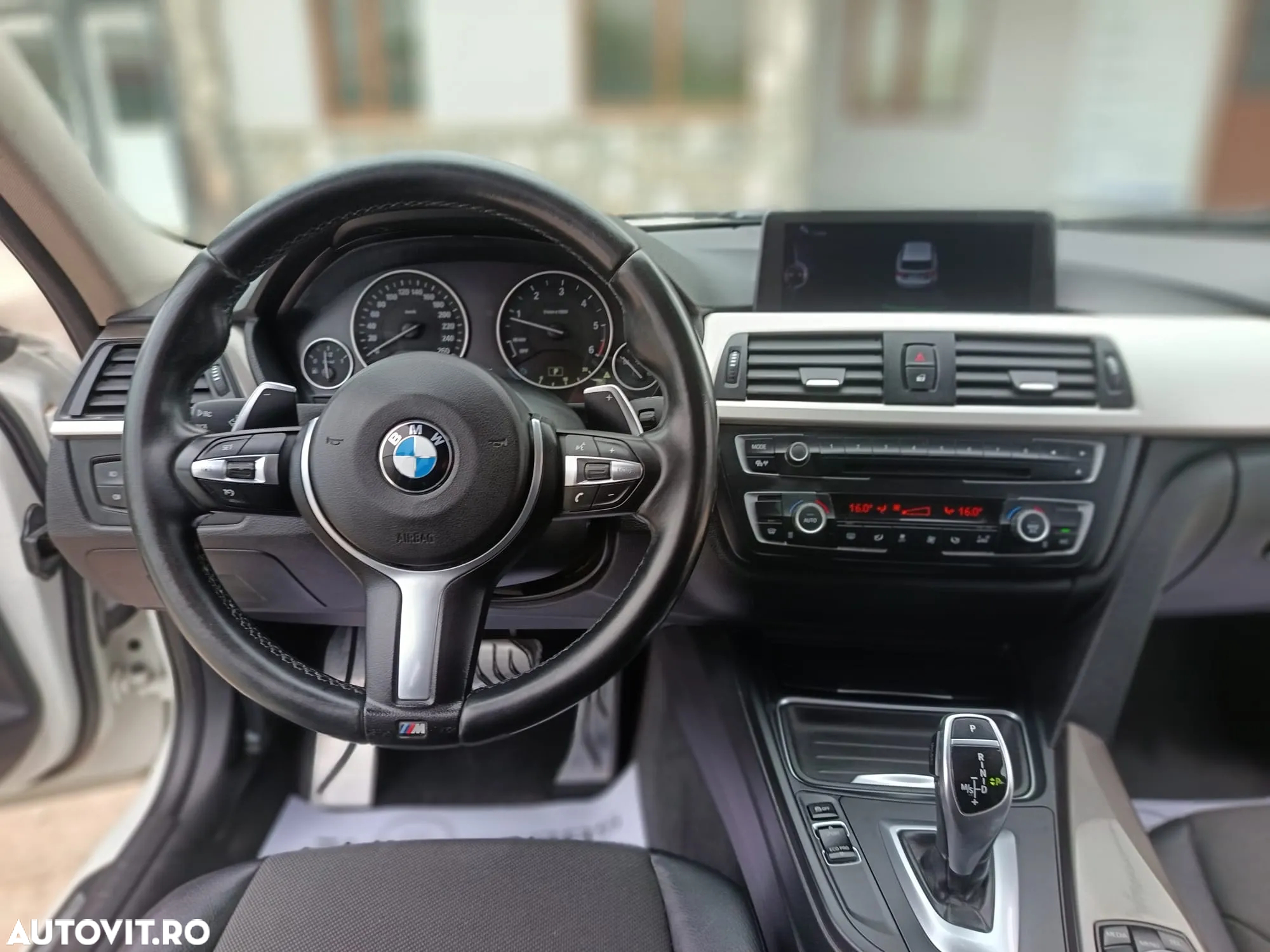 BMW Seria 3 320d Touring xDrive Sport-Aut. - 11