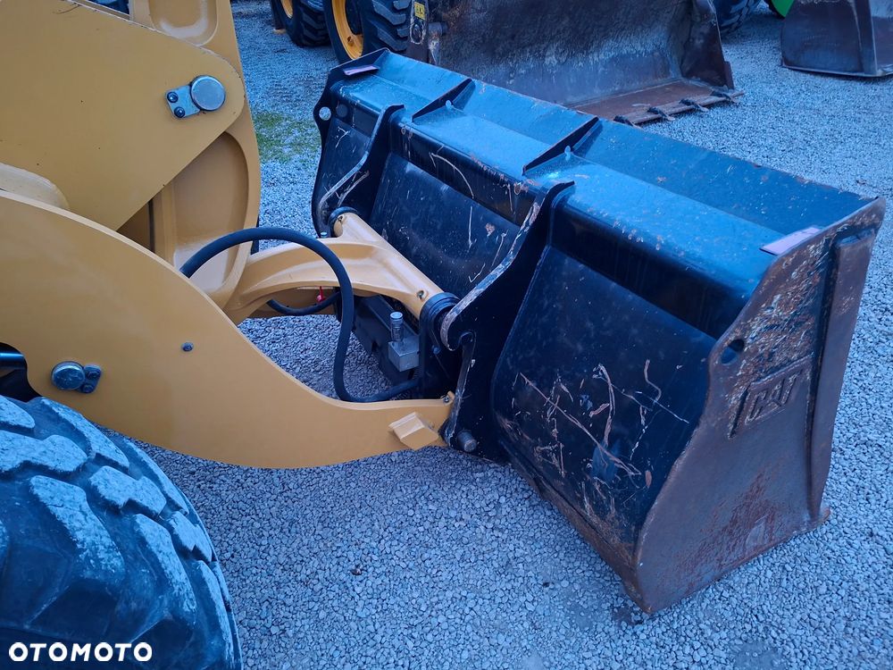 Caterpillar CAT 908 M - 17