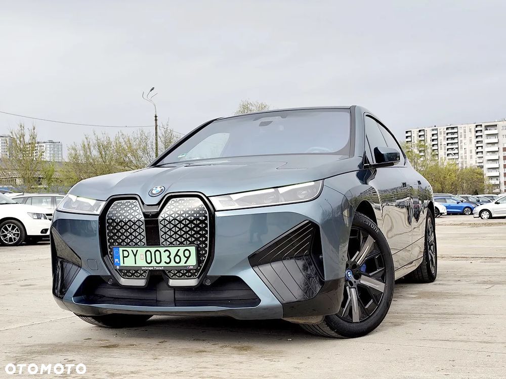 BMW iX xDrive40 76.6kWh Signature - 1