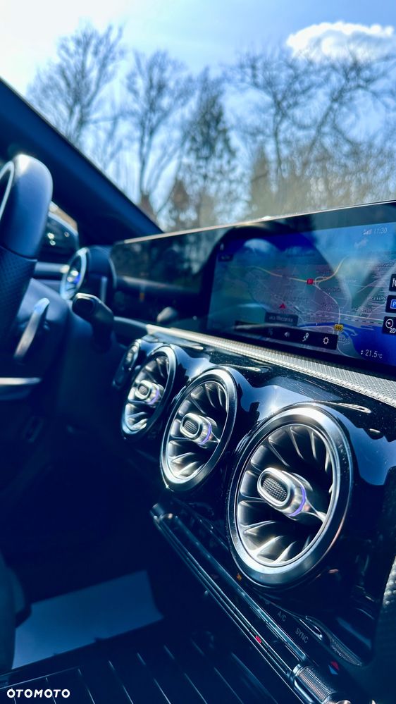 Mercedes-Benz CLA 180 7G-DCT Edition AMG Line - 29