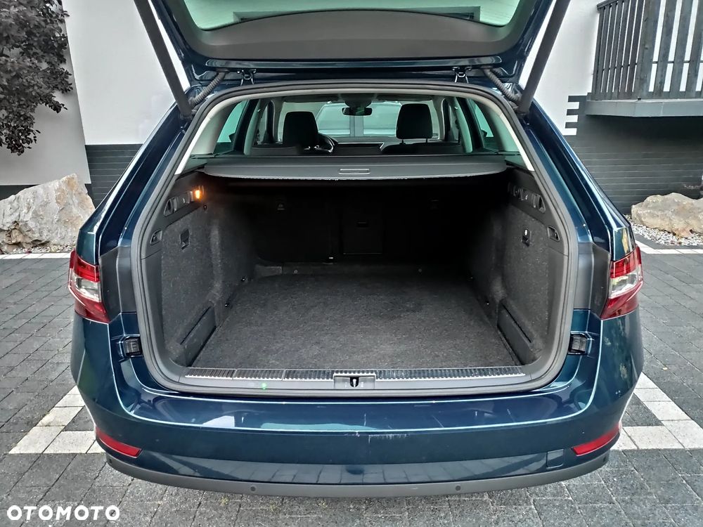 Skoda Superb 2.0 TDI Premium Edition - 17