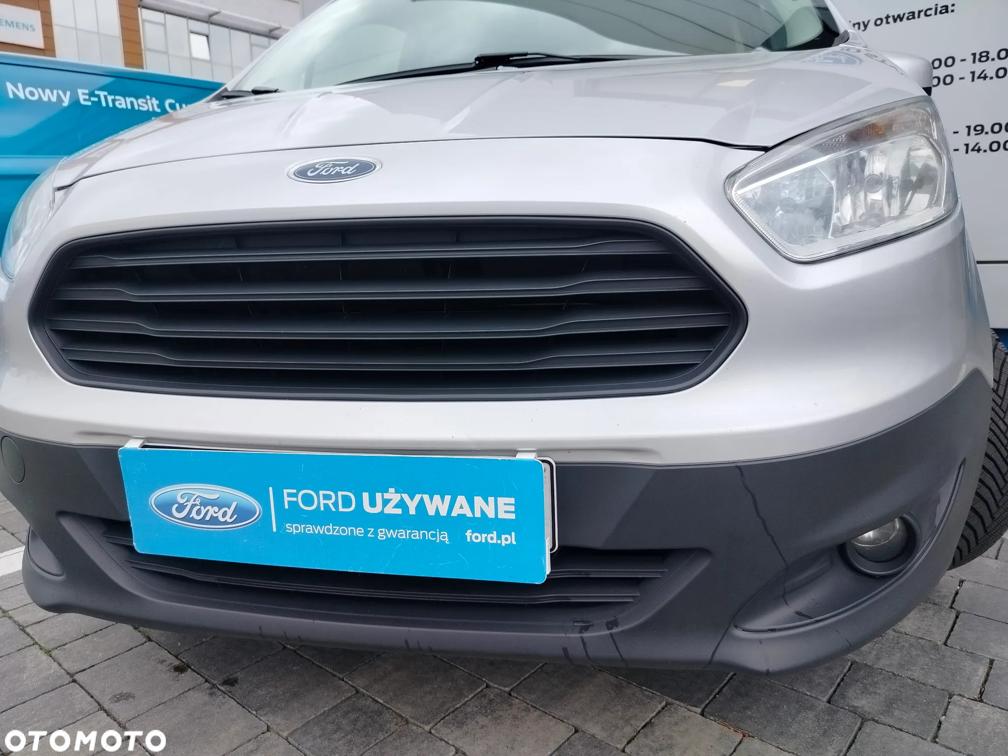 Ford Transit Courier - 23