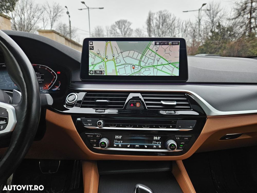BMW Seria 5 530i xDrive AT MHEV - 15