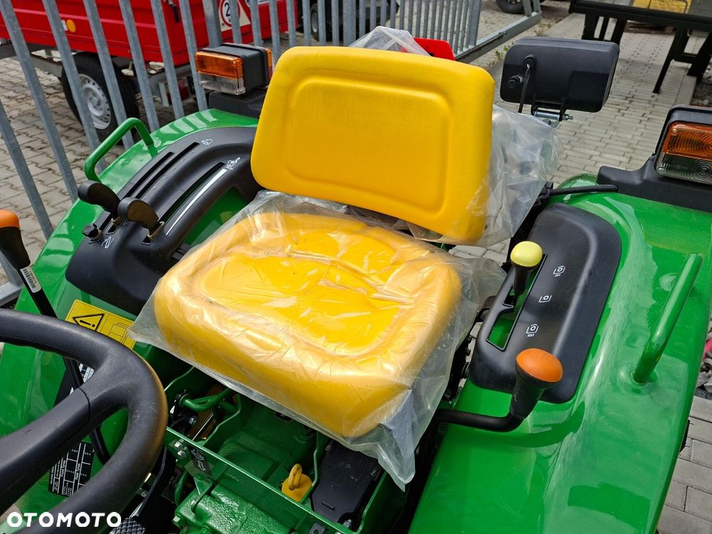 John Deere 3028 En 4X4 - 9