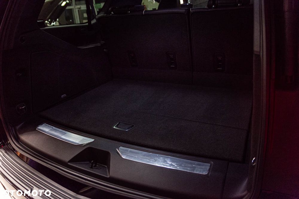 Cadillac Escalade - 4