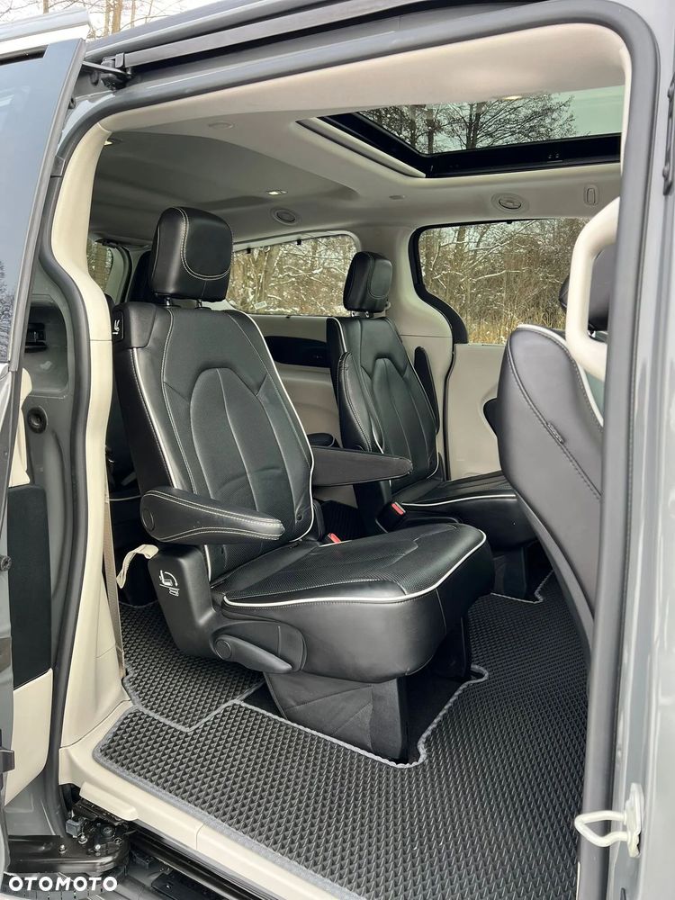 Chrysler Pacifica - 28