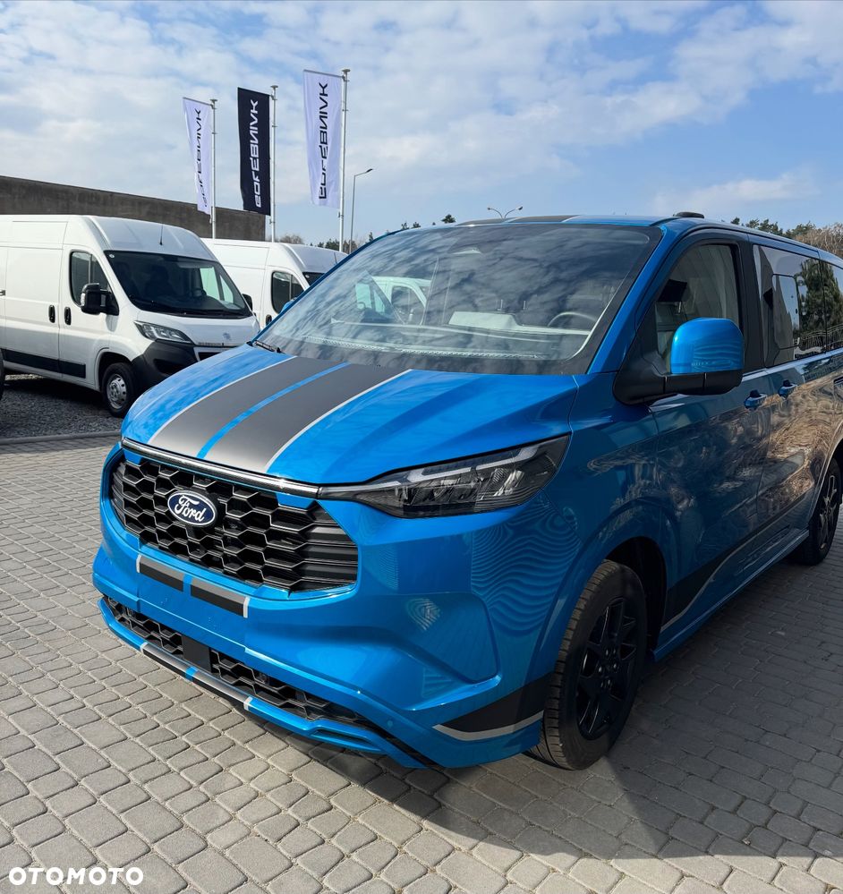 Ford Tourneo Custom - 1
