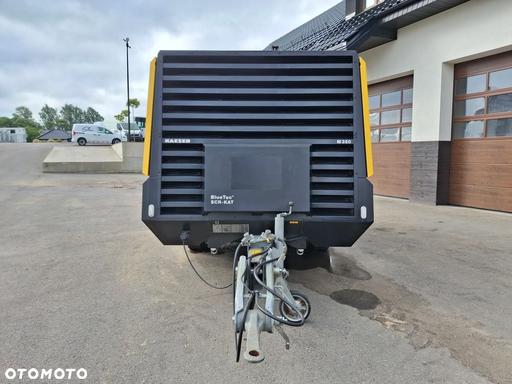 Inny Kompresor Śrubowy Mobilny Kaeser M350 Sigma Wydajność Do 34m3/min Ciśnienie Robocze Do 14 BAR Silnik Mercedes-Benz 6 Cylindrów Potężny Mobilny Kompresor Świetny Stan 7700 MTH Sterownik SIGMA CONTROL MOBIL Po Kompletnym Serwisie Gotowy Do Pracy Zastosowania: Piaskowanie / Czyszczenie Suchym Lodem / Technologia wiercenia itp. - 7