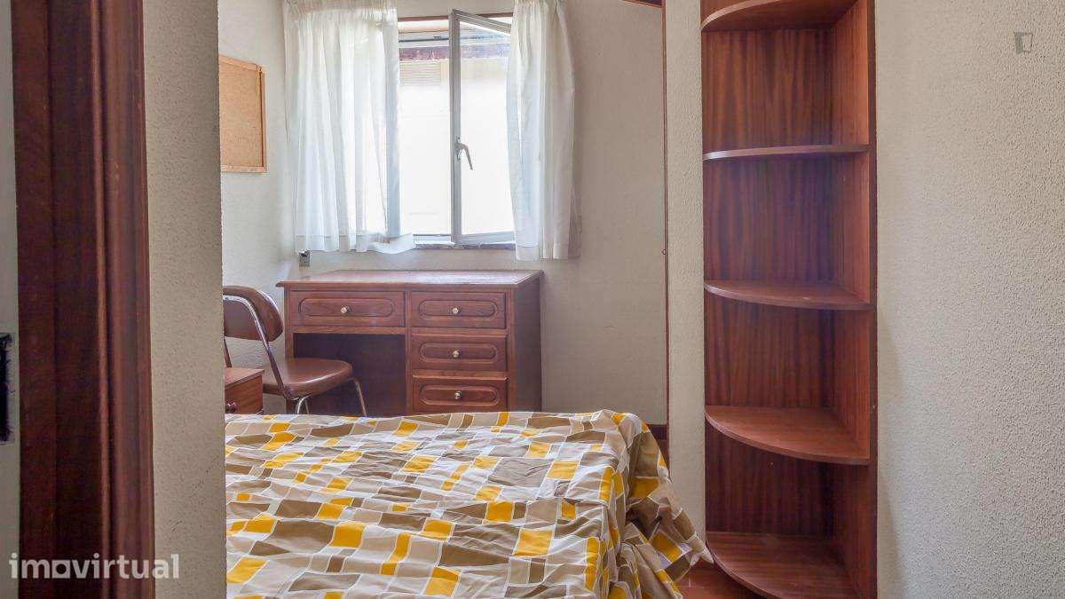 Quarto - localizado em Cidral Coimbra - Grande imagem: 4/6