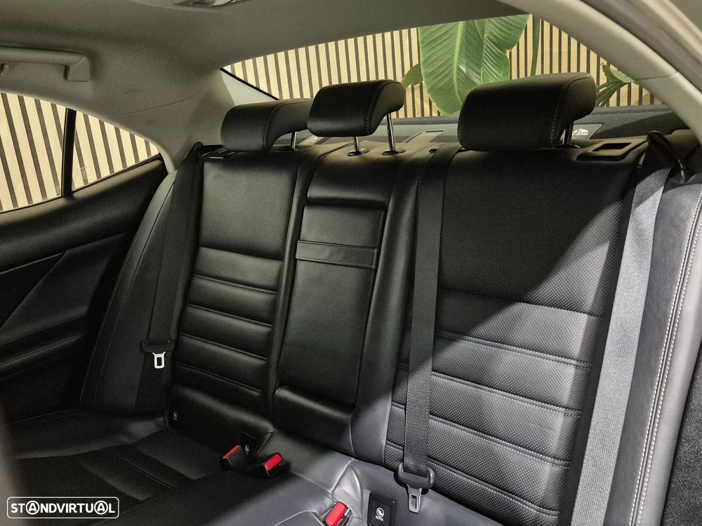Lexus IS 300H Executive - 19