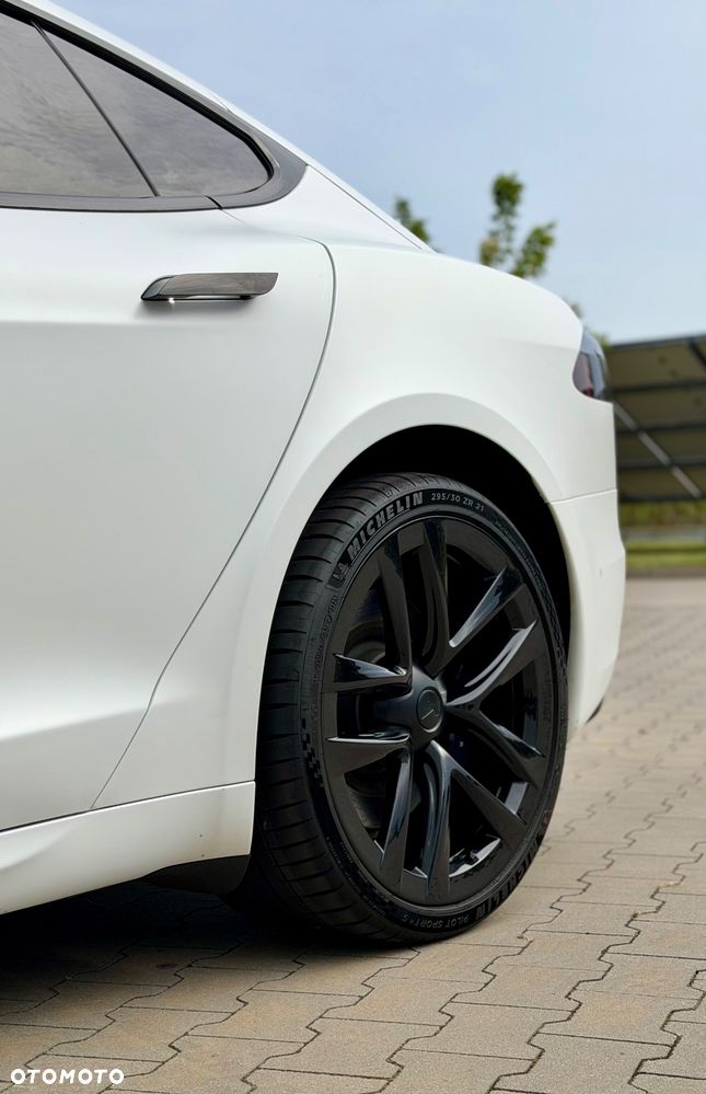Tesla Model S - 20