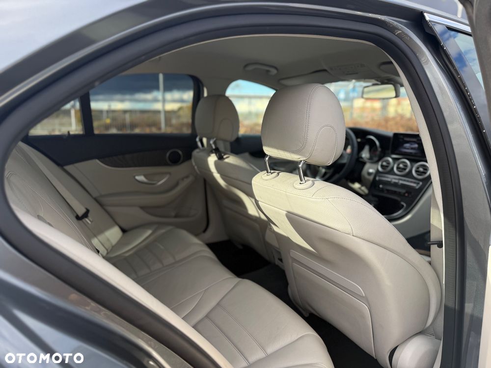 Mercedes-Benz Klasa C 200 4-Matic 9G-TRONIC - 8