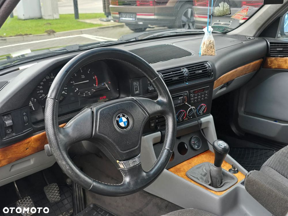BMW Seria 5 525td - 8