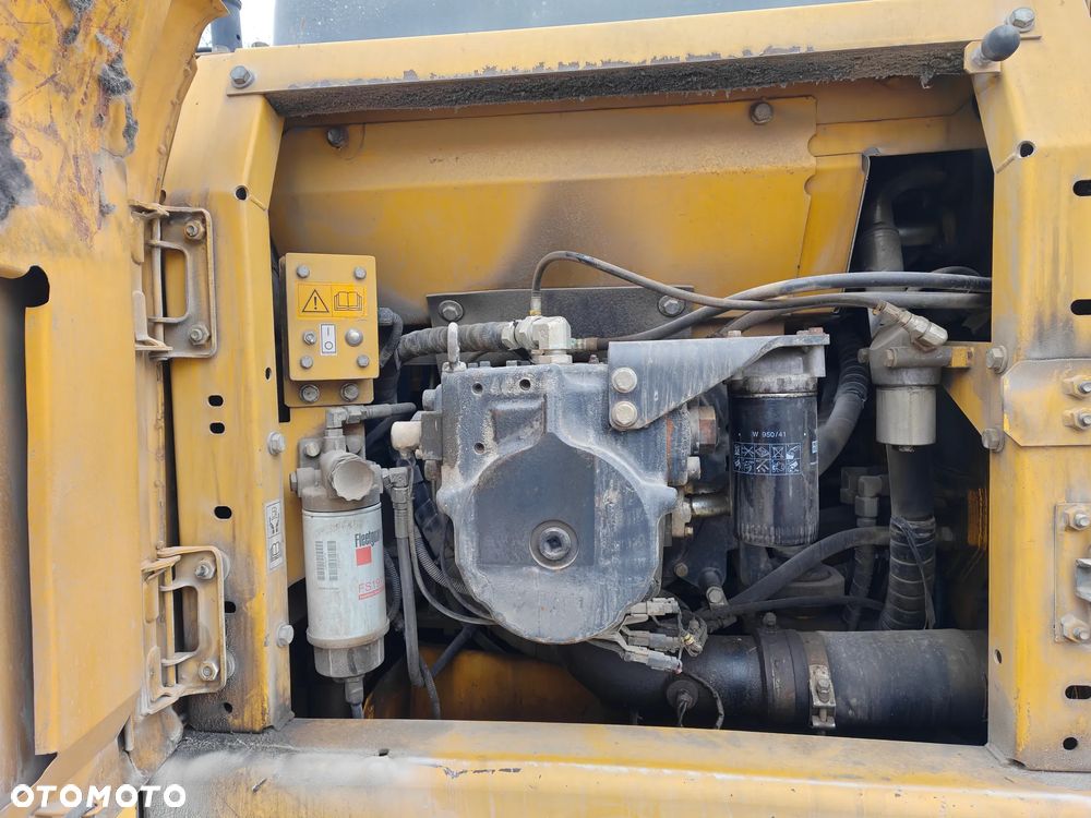 Komatsu PC210LC-8 - 28