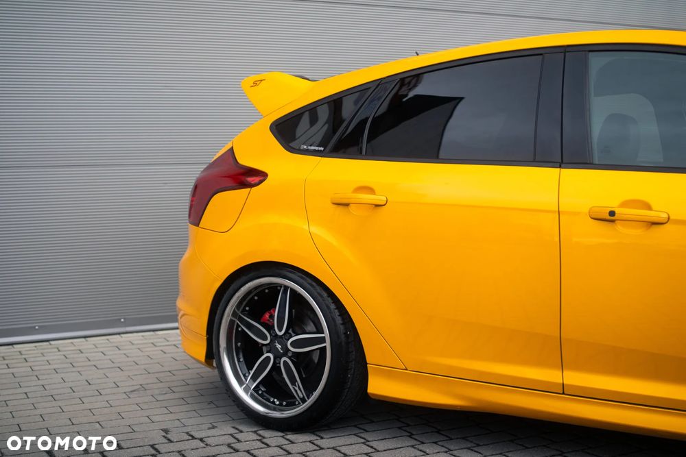 Ford Focus 2.0 EcoBoost ST mit Leder-Exclusiv-Paket - 17
