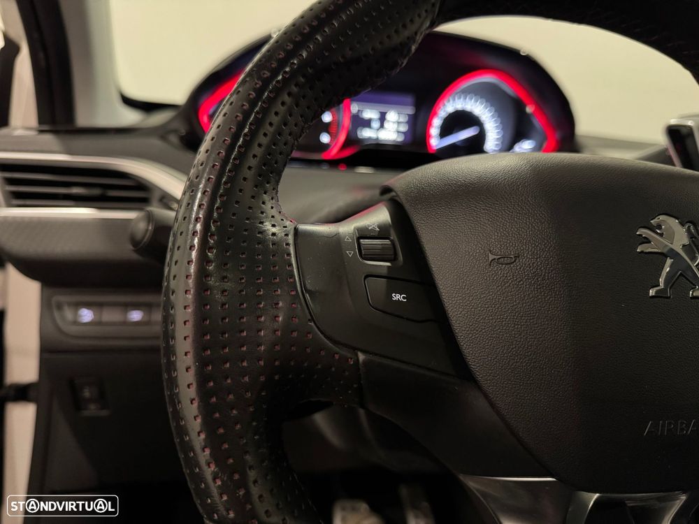 Peugeot 2008 1.6 BlueHDi GT Line - 47