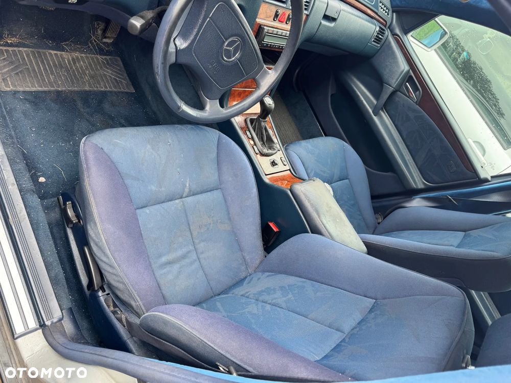 Mercedes-Benz E 210 na części - 5
