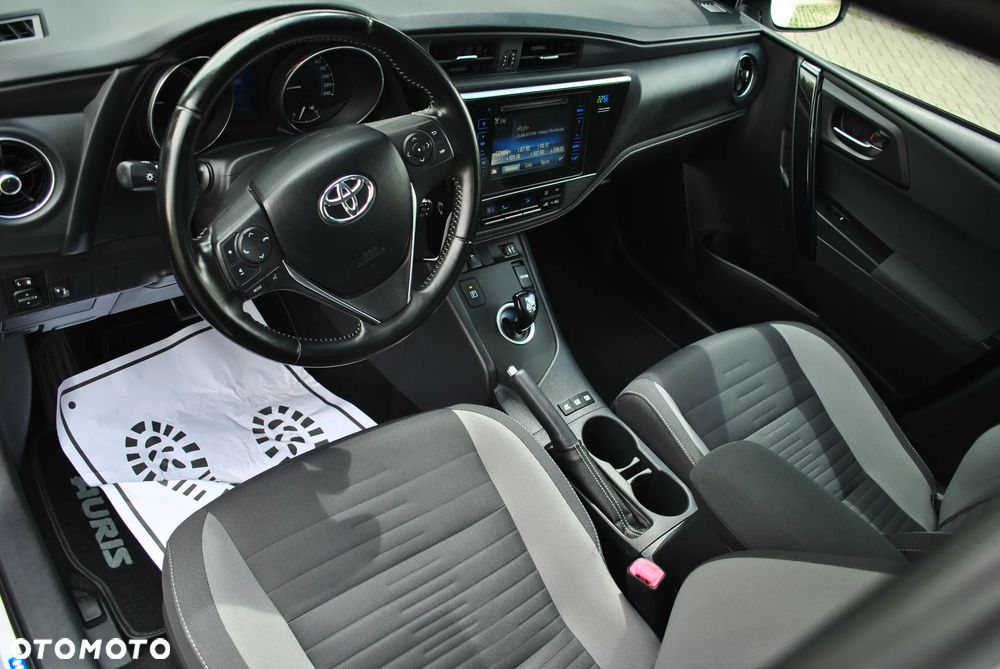 Toyota Auris - 11