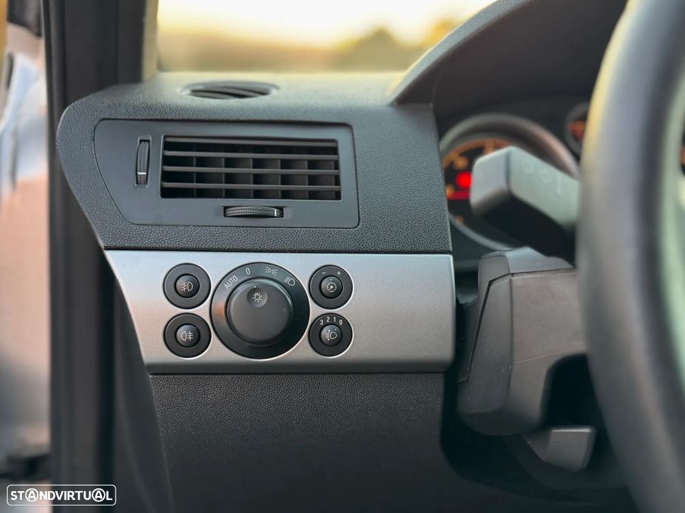 Opel Astra GTC 1.7 CDTI - 11