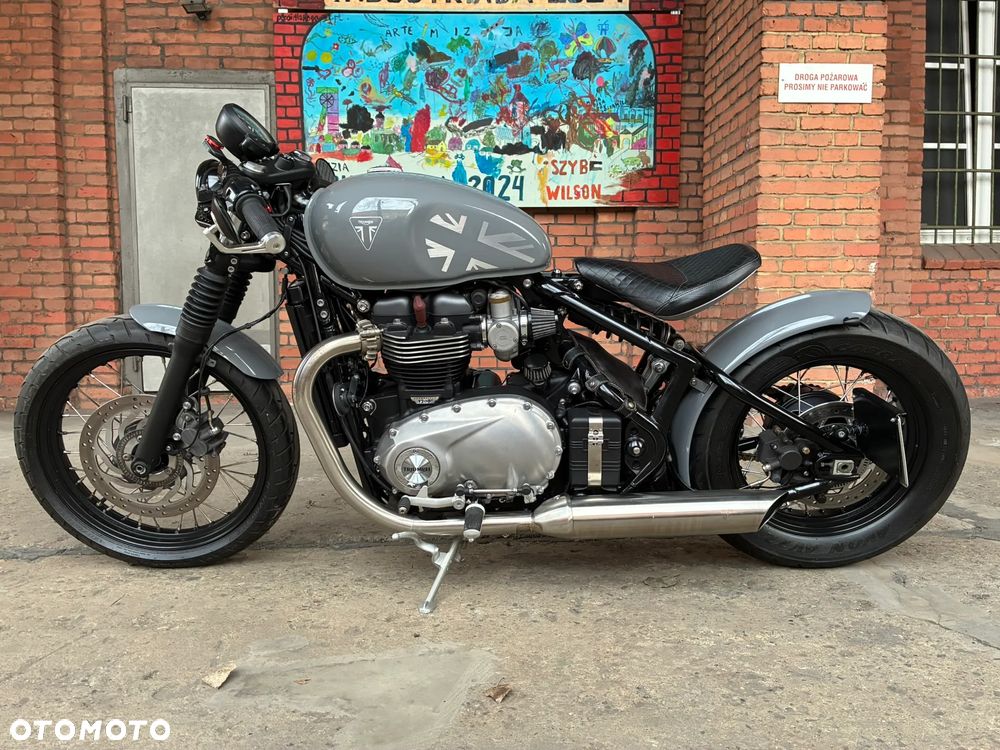 Triumph Bonneville Bobber - 3