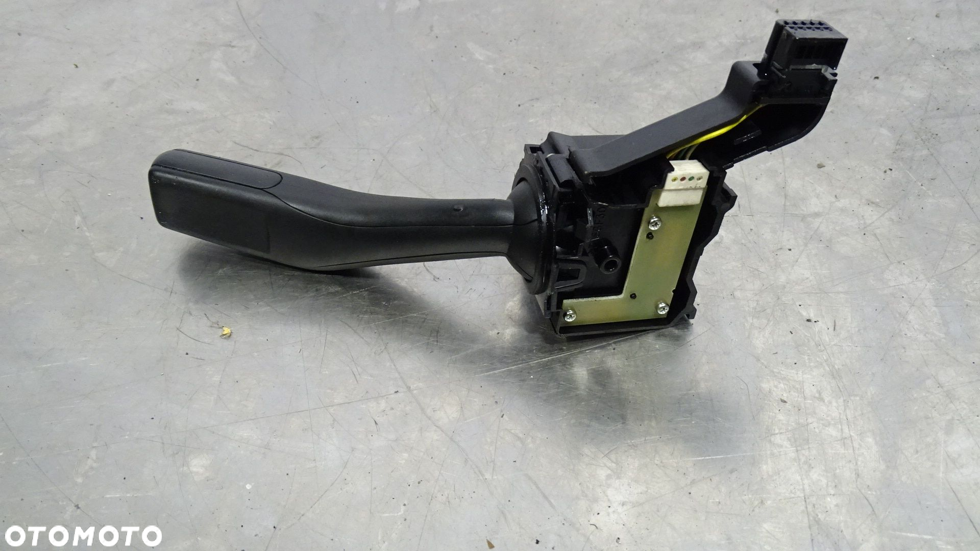 PRZEŁĄCZNIK ŚWIATEŁ KIERUNKOWSKAZÓW VOLKSWAGEN JETTA V 1.9TDI 1K0953513 - 5