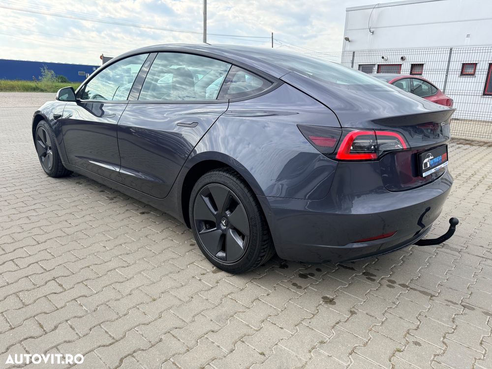 Tesla Model 3 - 3