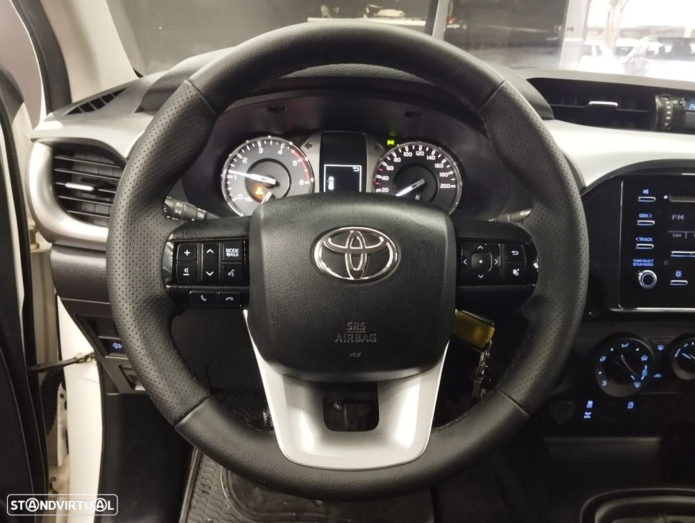 Toyota Hilux 2.4 D-4D 4WD CD CM - 15