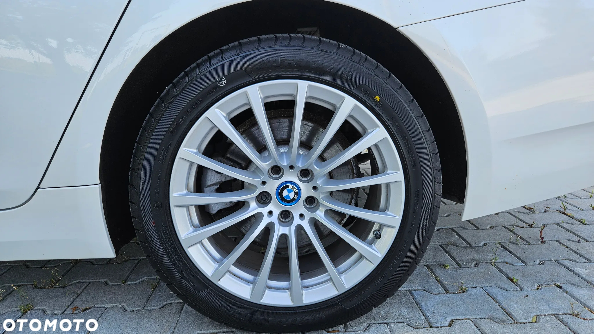 BMW Seria 5 520e - 32