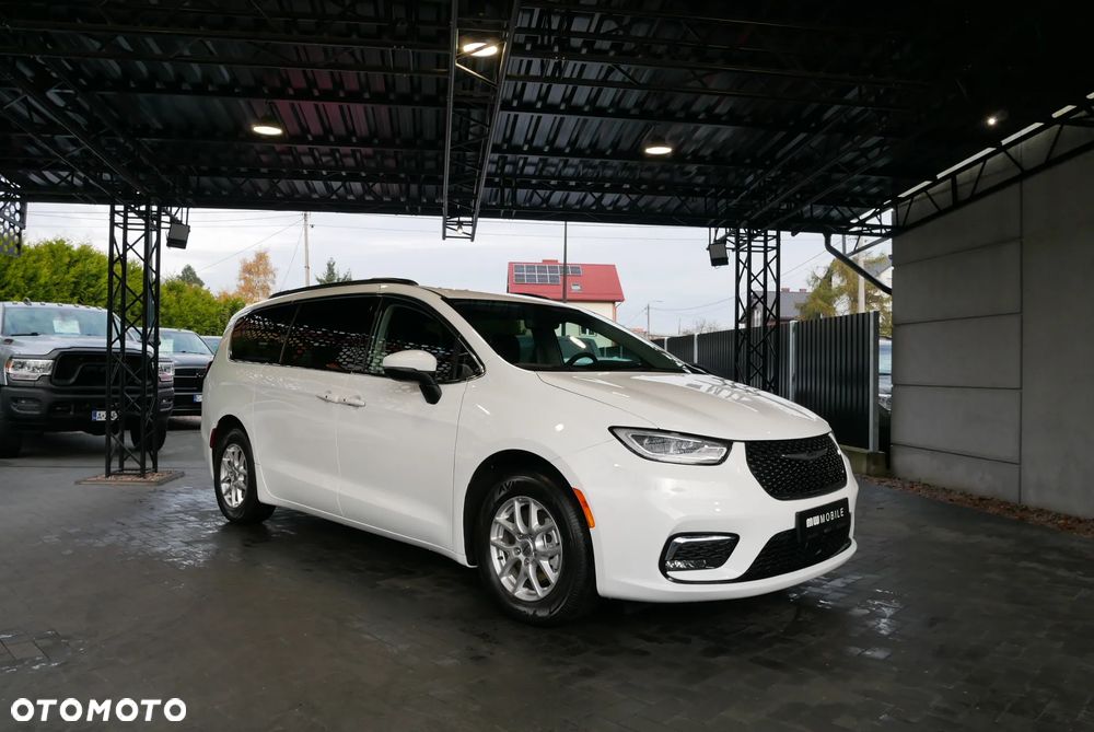 Chrysler Pacifica - 2