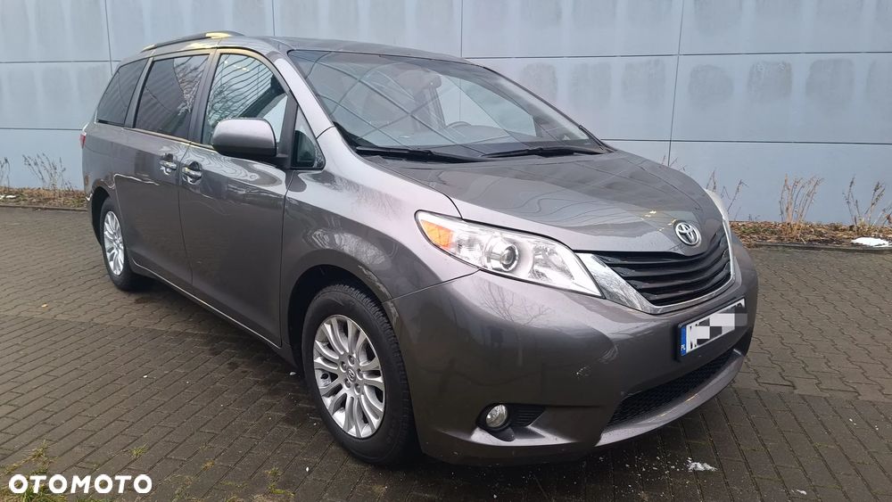 Toyota Sienna - 10
