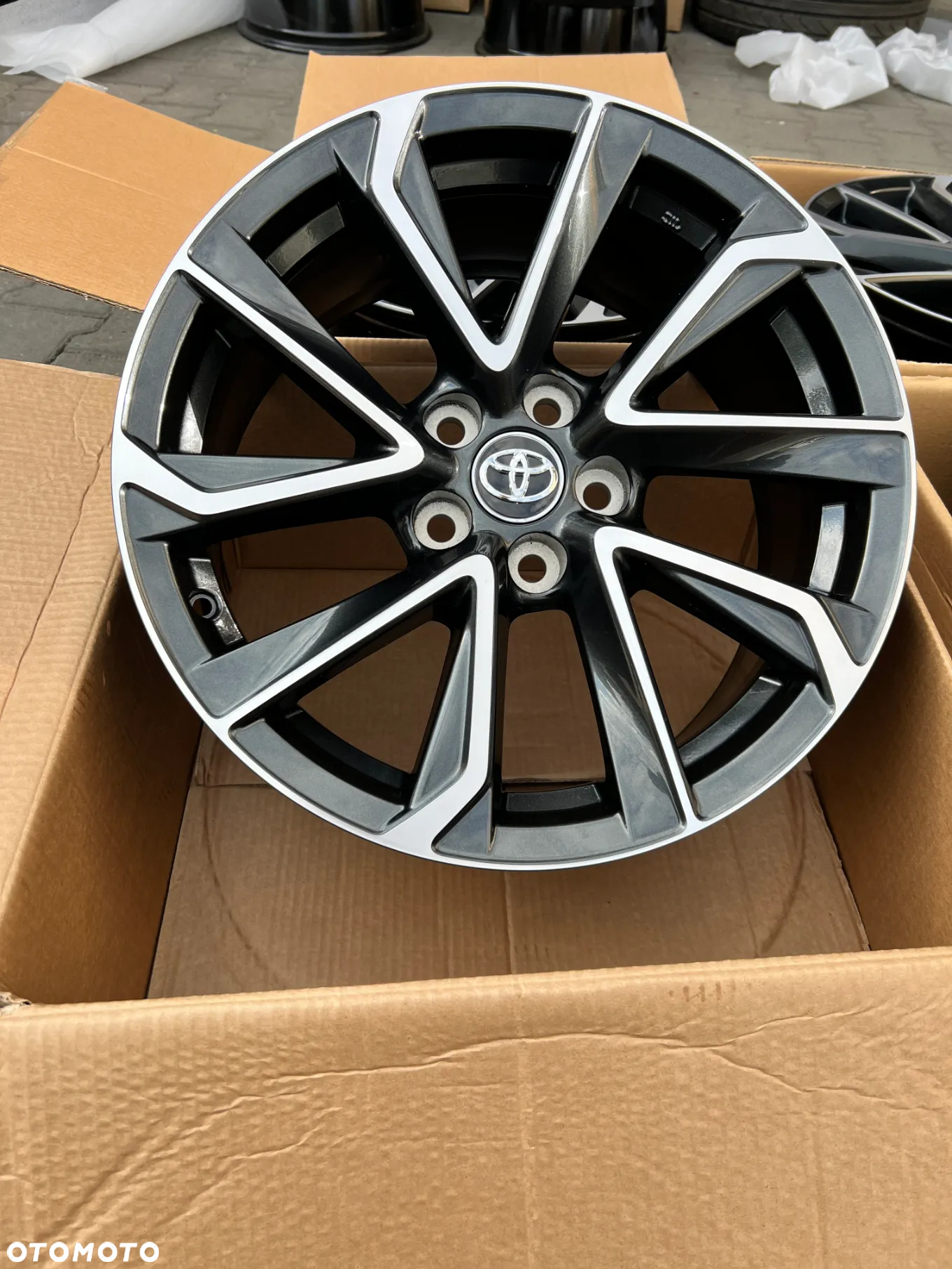 Nowe oryginalne Felgi Toyota Corolla, CHR YAris Cross, Avensis 18'' - 8