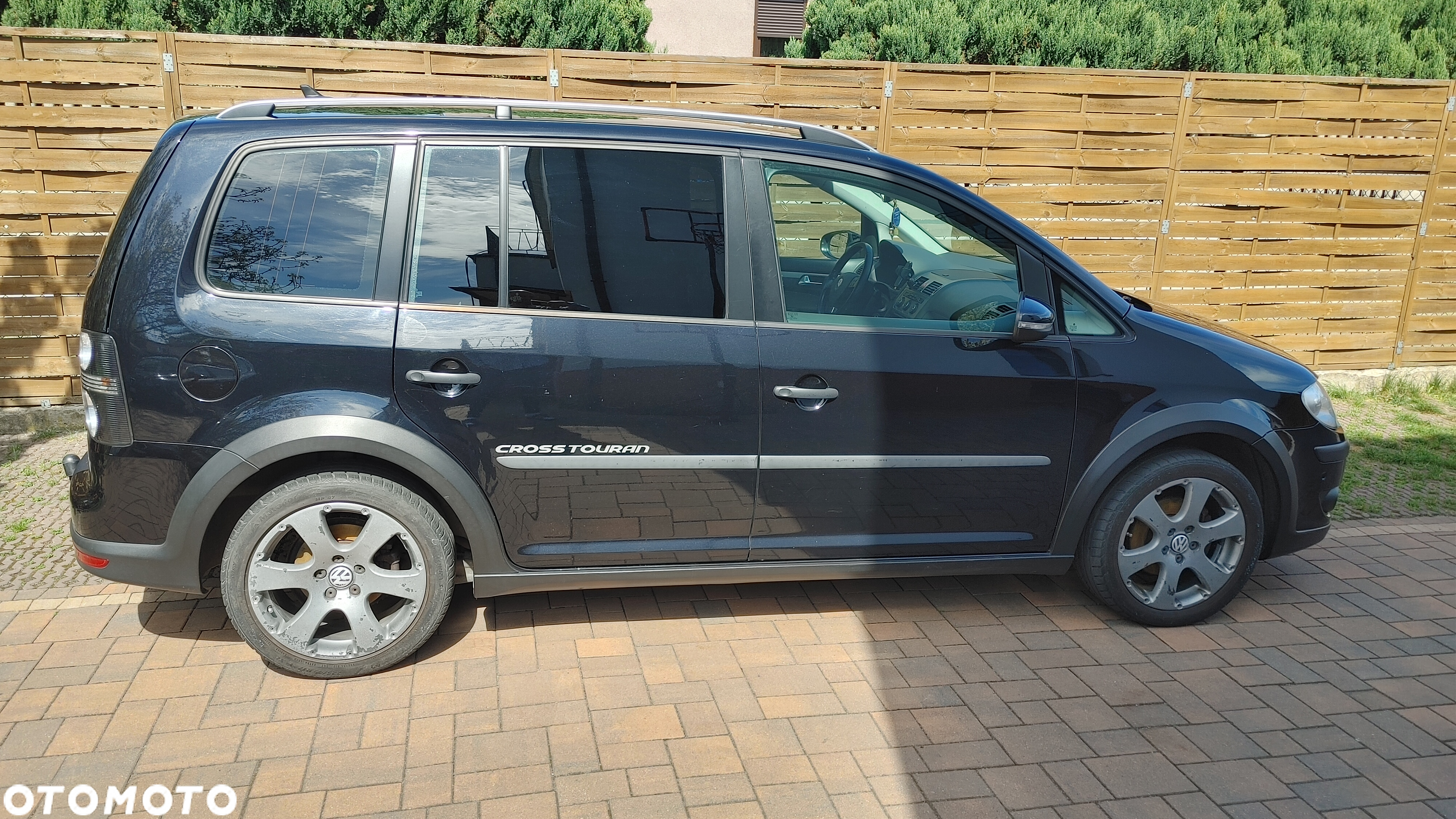 Volkswagen Touran 2.0 TDI DPF Cross DSG - 3
