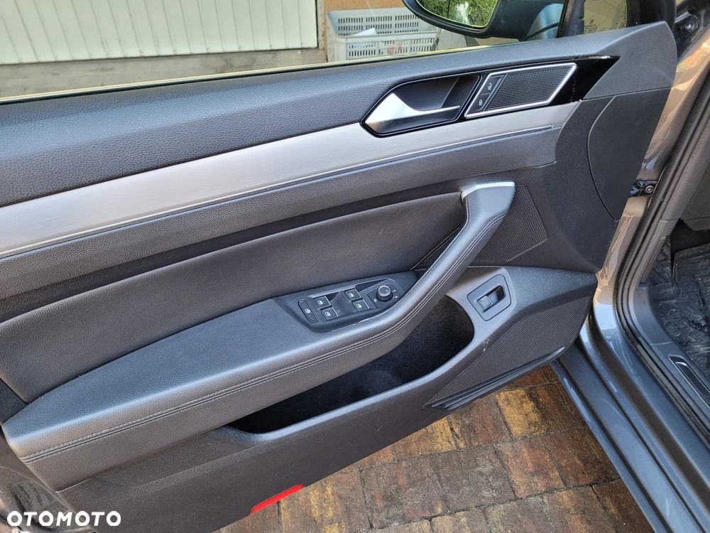 Volkswagen Passat Variant 2.0 TDI SCR DSG Comfortline - 31