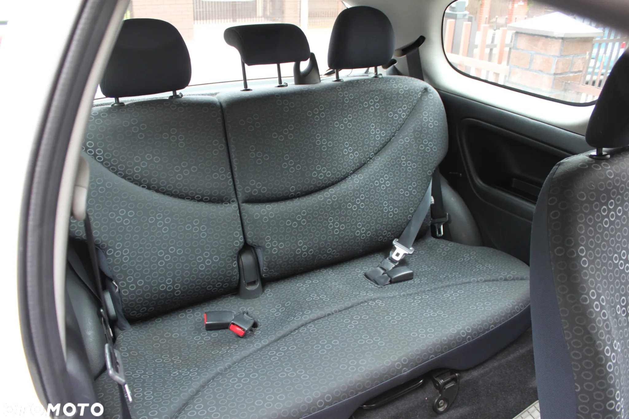 Toyota Yaris 1.0 Base - 12