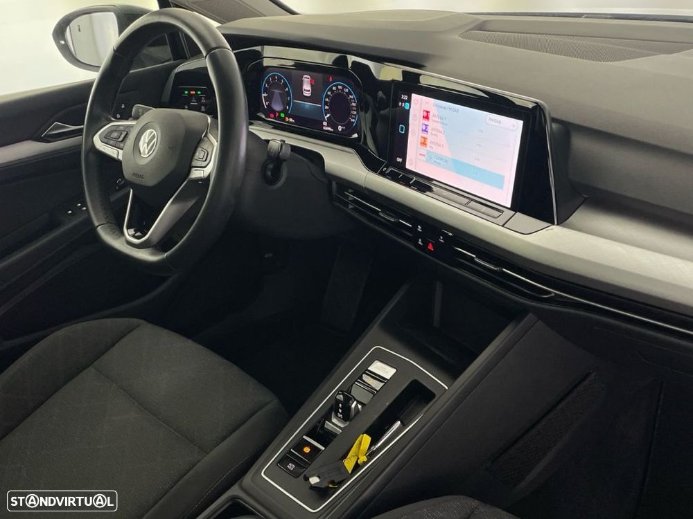 VW Golf 1.0 eTSI Life DSG - 23