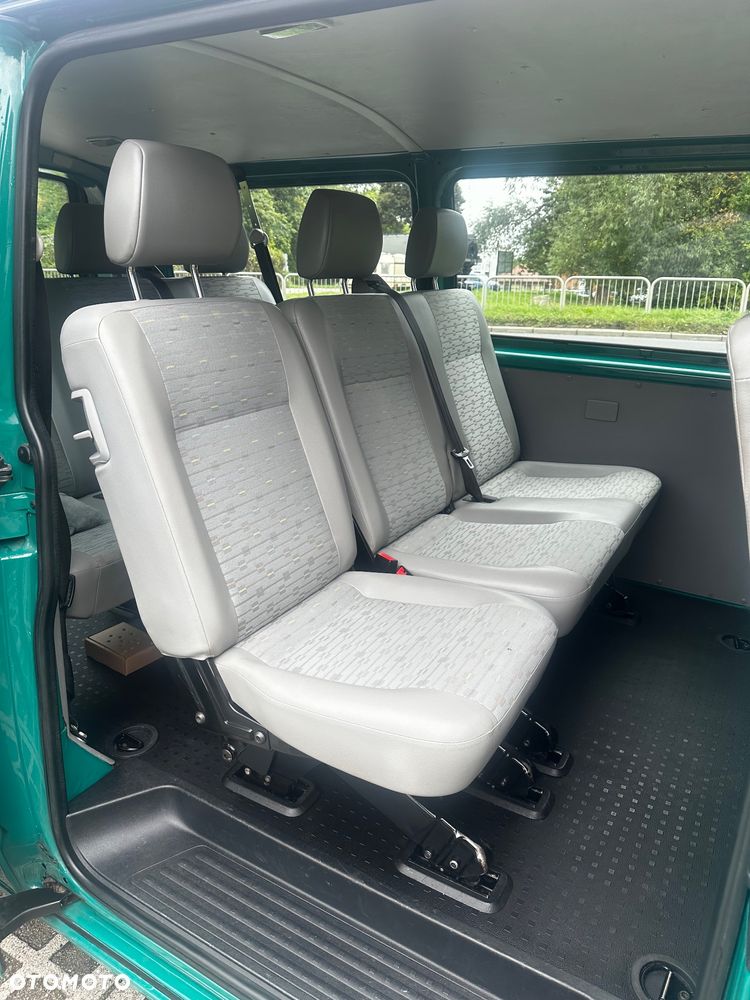 Volkswagen Caravelle - 8