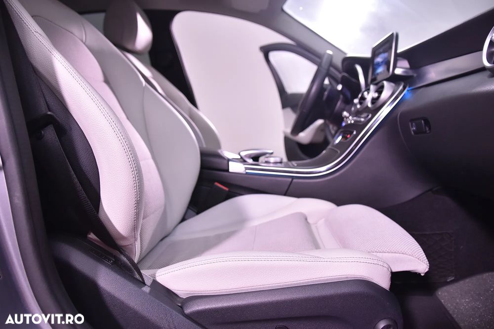 Mercedes-Benz C - 12