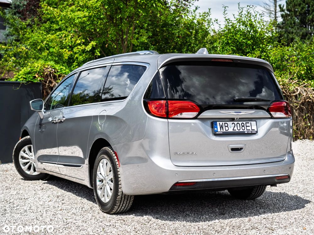 Chrysler Pacifica - 5