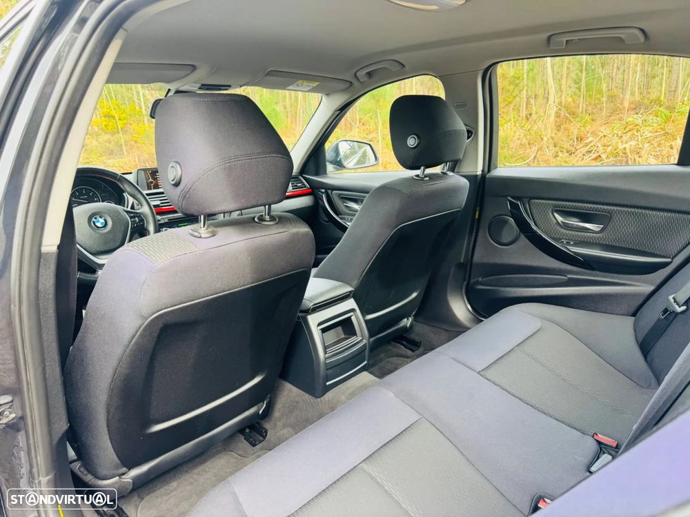 BMW 320 d Line Sport - 36